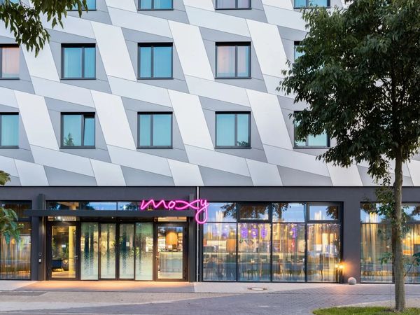2 Tage Kurzurlaub mit Frühstück im Moxy Berlin Airport in Schönefeld, Brandenburg inkl. Frühstück Städteurlaub online kaufen