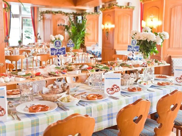 5 Tage Urlaub mit Frühstück im Hotel zum Goldenen Lowen in Baden-Baden, Baden-Württemberg inkl. Frühstück Städteurlaub online kaufen 5 Tage Urlaub mit Frühstück im Hotel zum Goldenen Lowen in Baden-Baden, Baden-Württemberg inkl. Frühstück Städteurlaub online kaufen