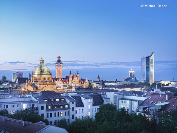 Sightseeing durch Leipzig im blau-gelben Doppeldecker | 3 Tage, Sachsen inkl. Frühstück Städteurlaub online kaufen
